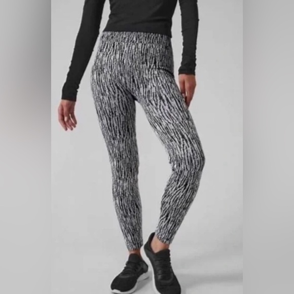 Athleta Pants - Athleta Flurry Elemental Tight Leggings